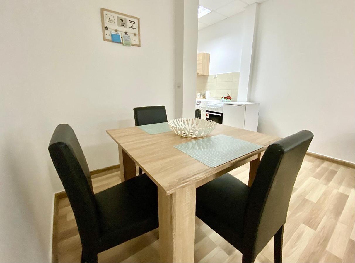 Bellavista Apartmani Stara Pazova Eksteriør billede