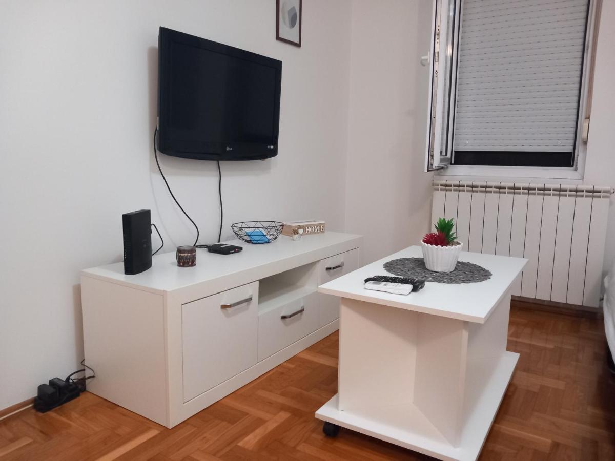 Bellavista Apartmani Stara Pazova Eksteriør billede